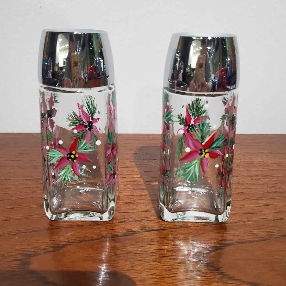 hand painted salt and pepper shakers poinsettia design‎ christmas winter signed